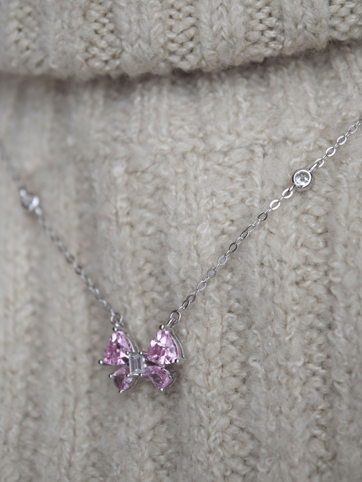 Chloe Rosa-Schleife Halskette - Geonea