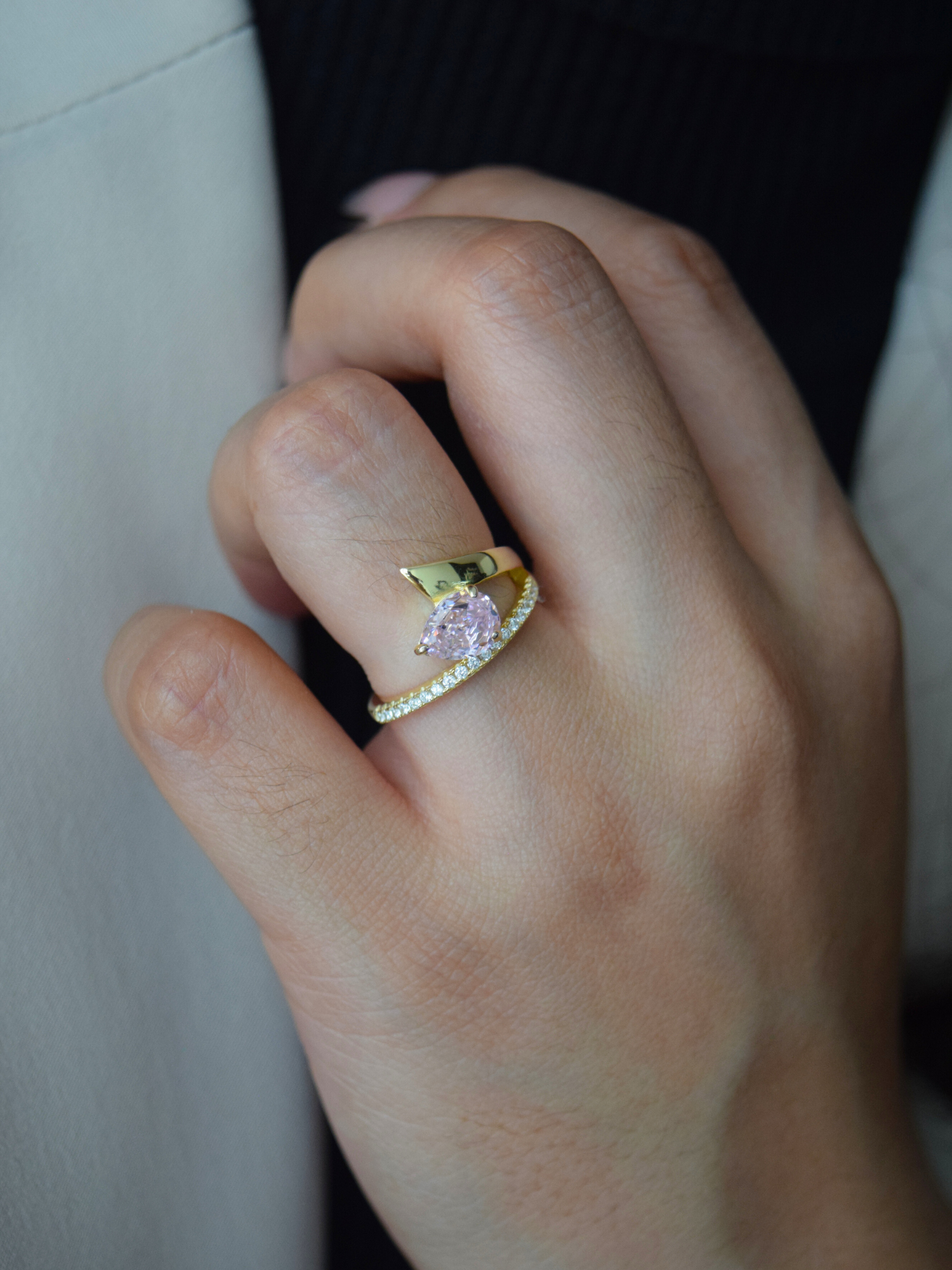 Noemi tropfenförmiger Ring - Geonea