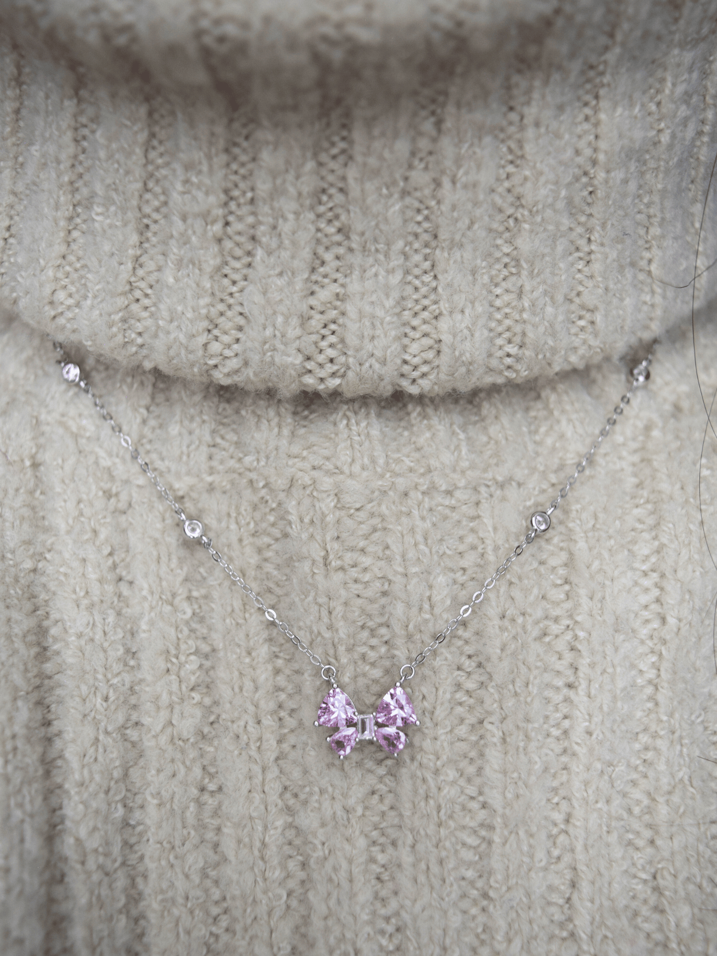 Chloe Rosa-Schleife Halskette - Geonea