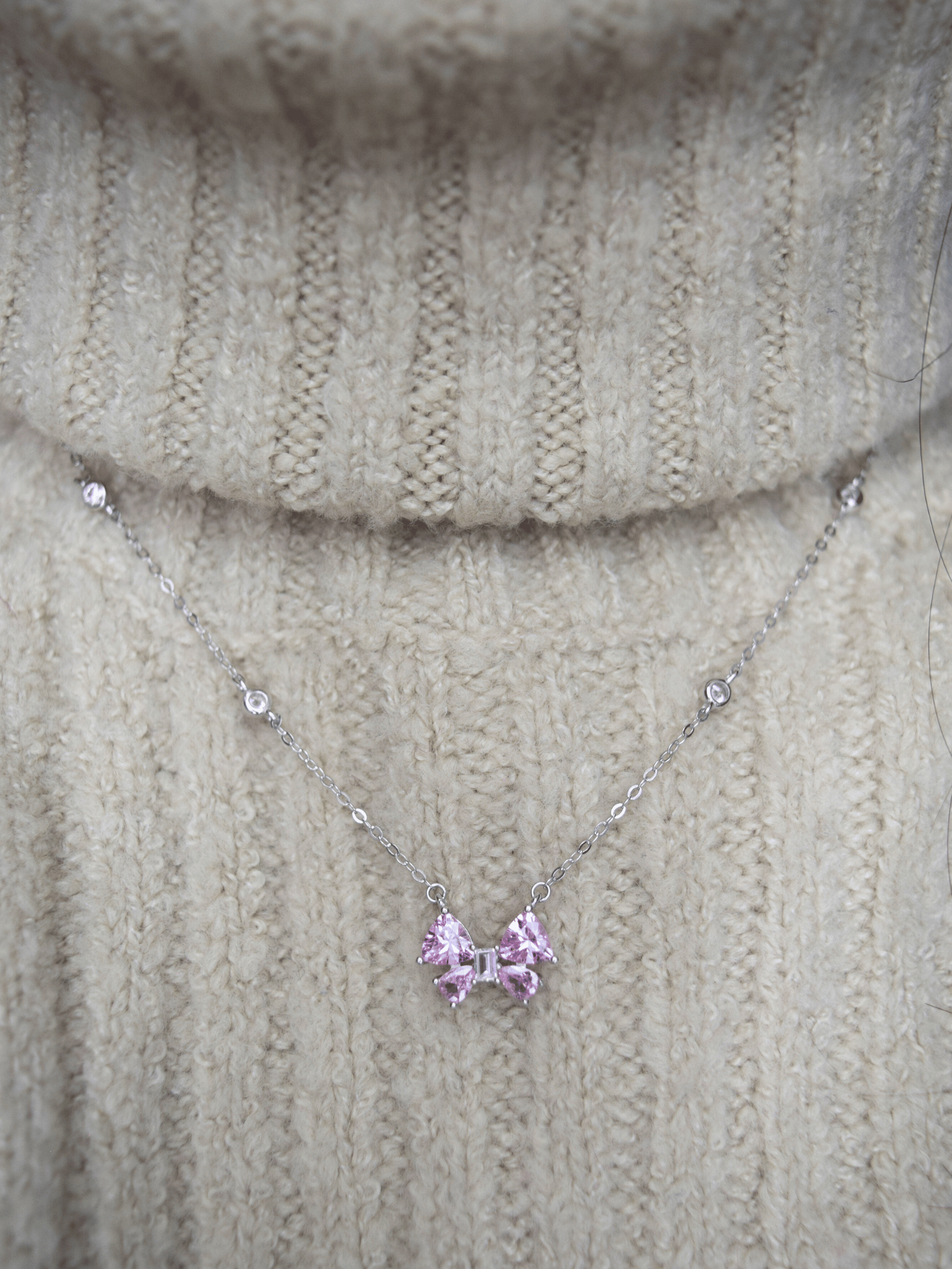 Chloe Rosa-Schleife Halskette - Geonea