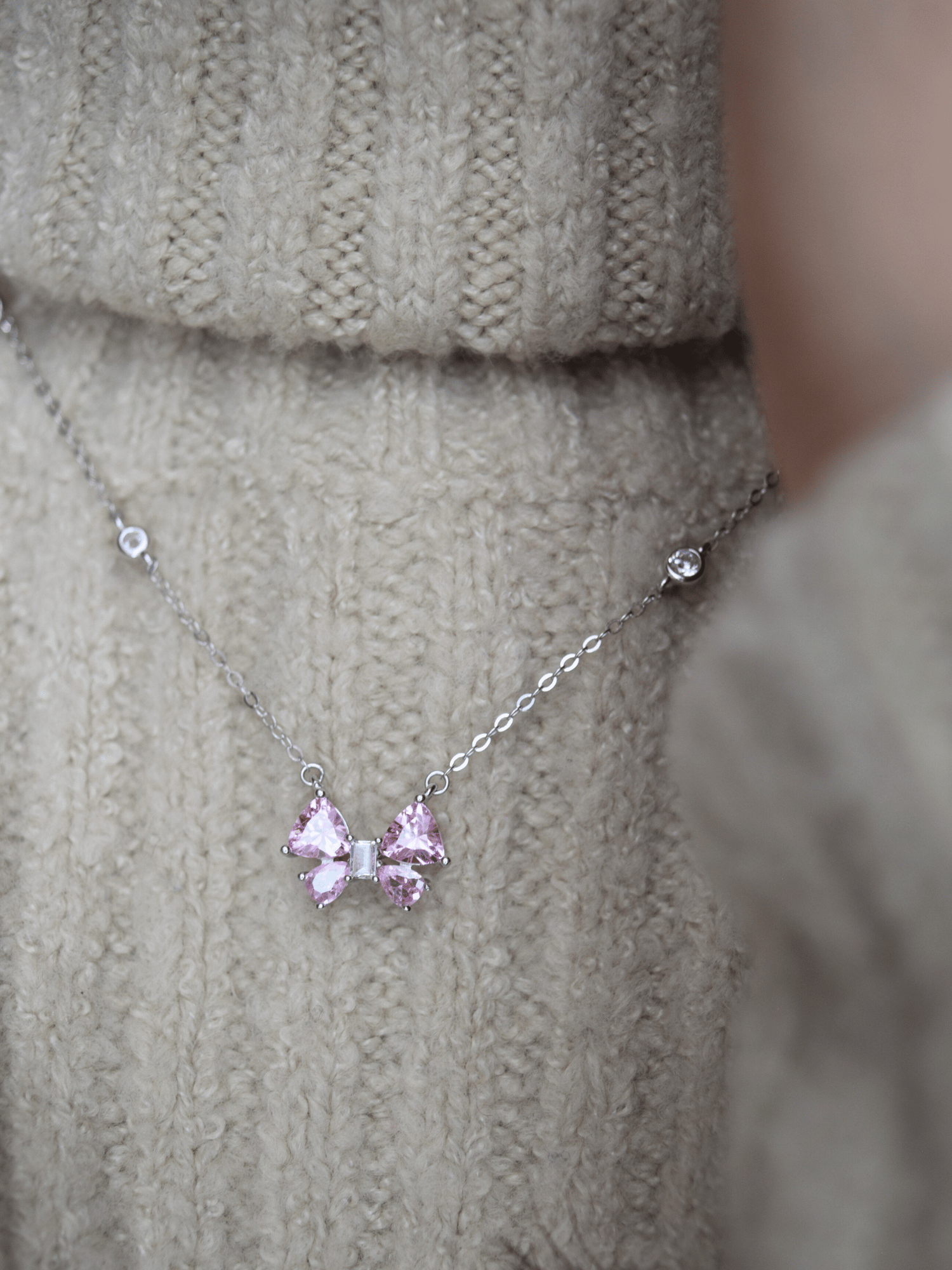 Chloe Rosa-Schleife Halskette - Geonea