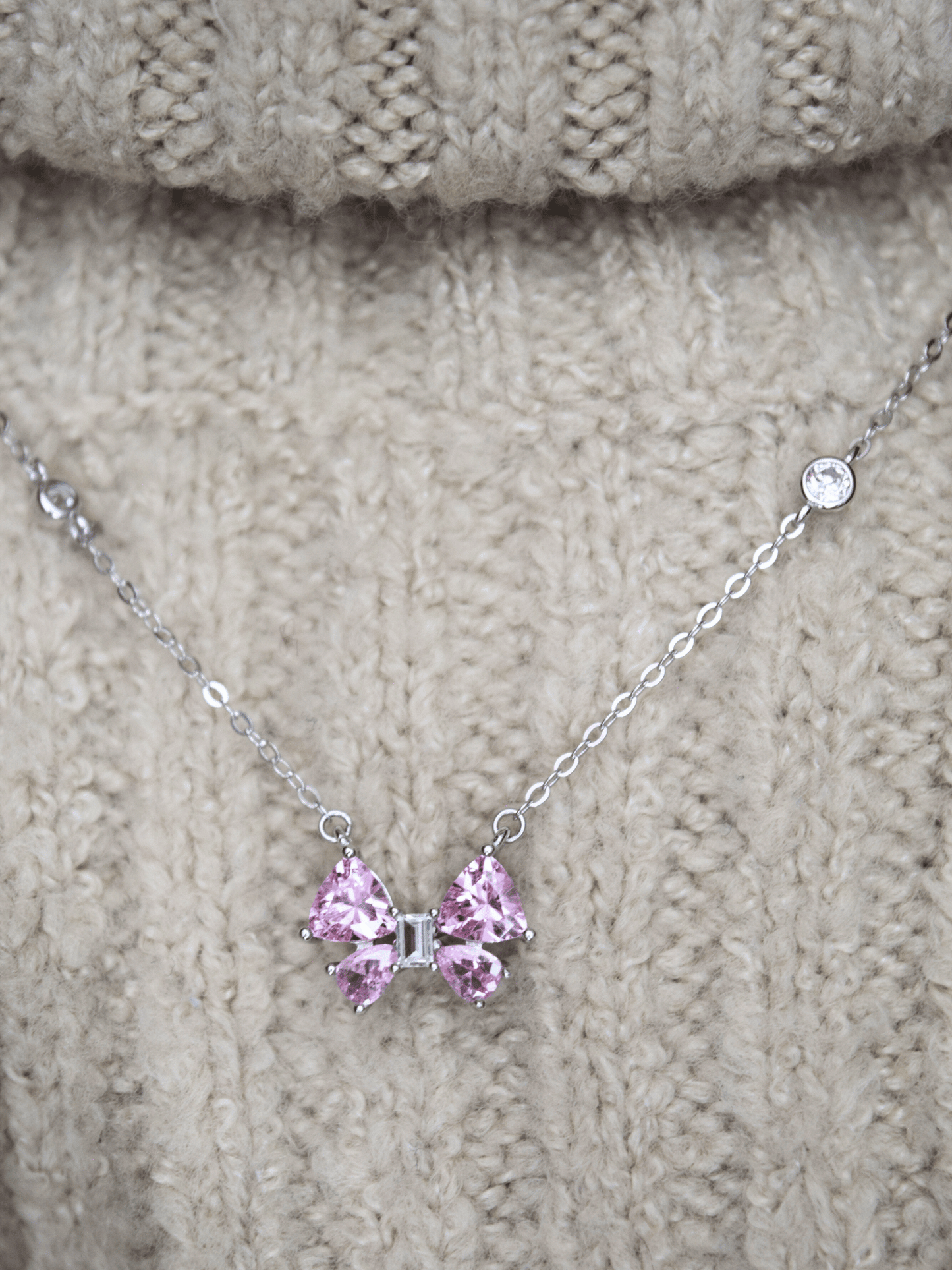 Chloe Rosa-Schleife Halskette - Geonea