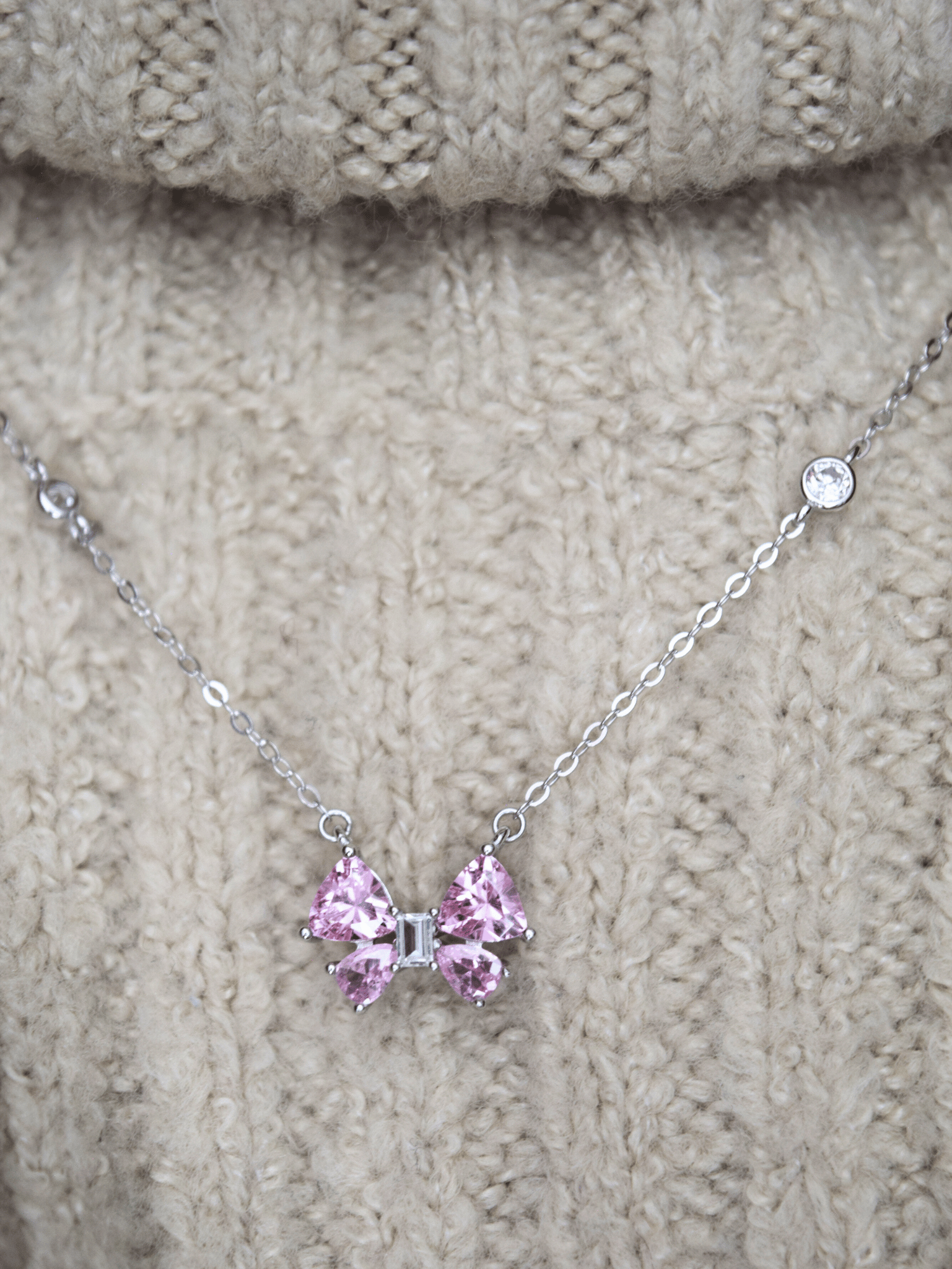 Chloe Rosa-Schleife Halskette - Geonea